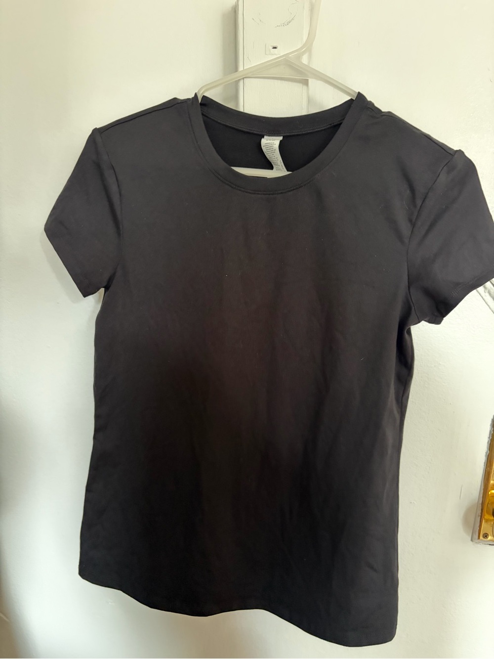 ALO Yoga Short Sleeve Tee in Black